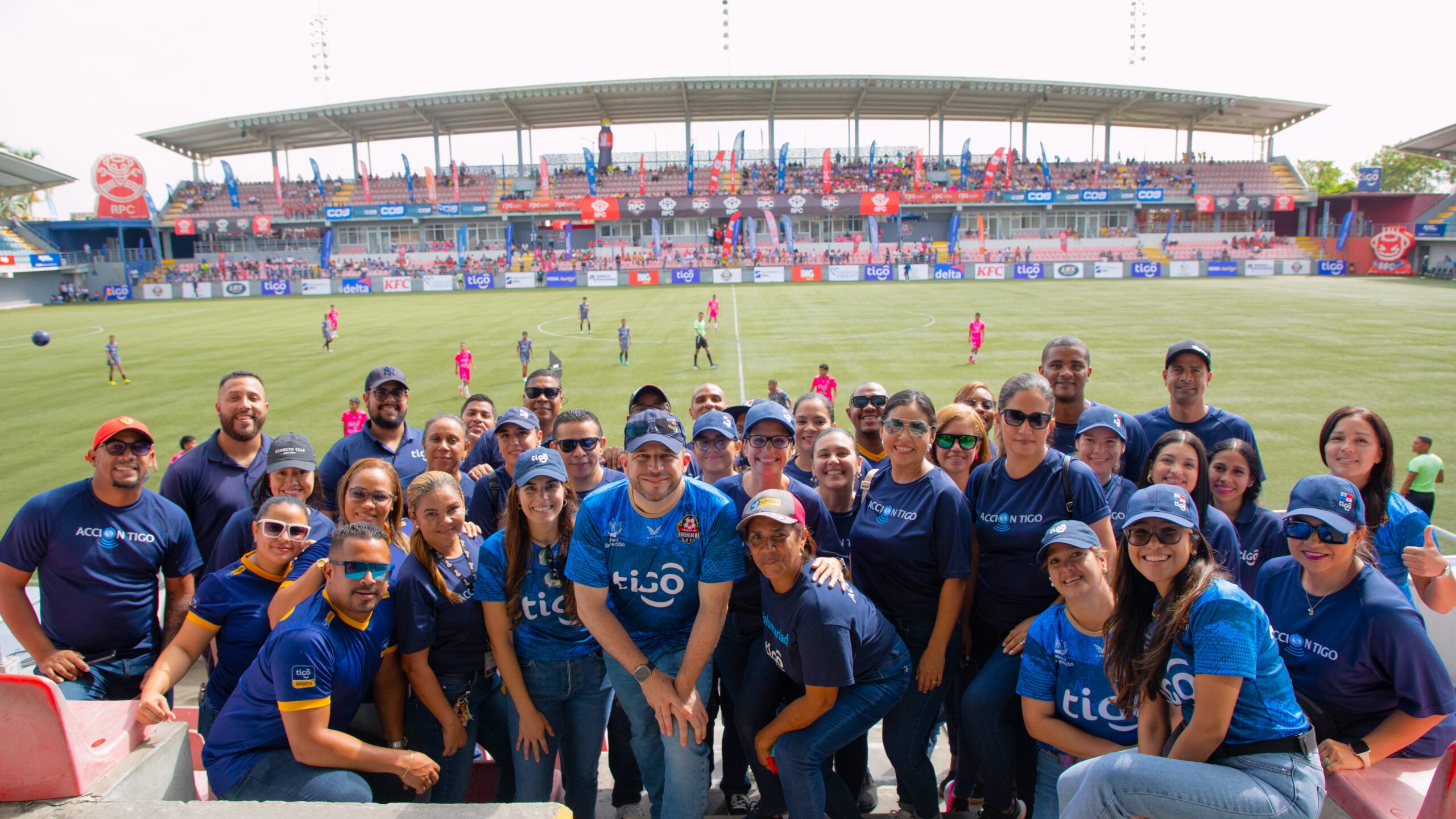 Voluntariado Acción Tigo se suma al Mundial del Barrio.